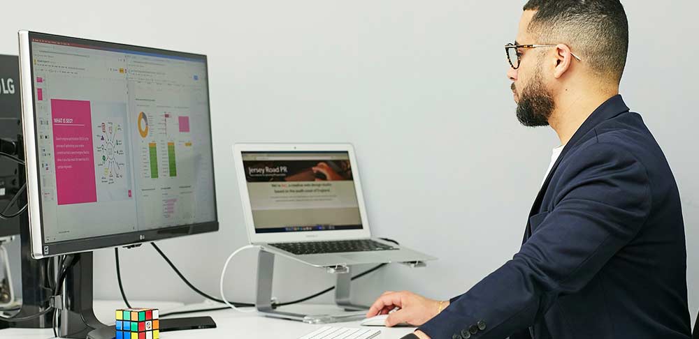 Team workflow management with design task tracker